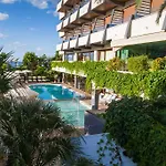 Alexander Hotel 4*